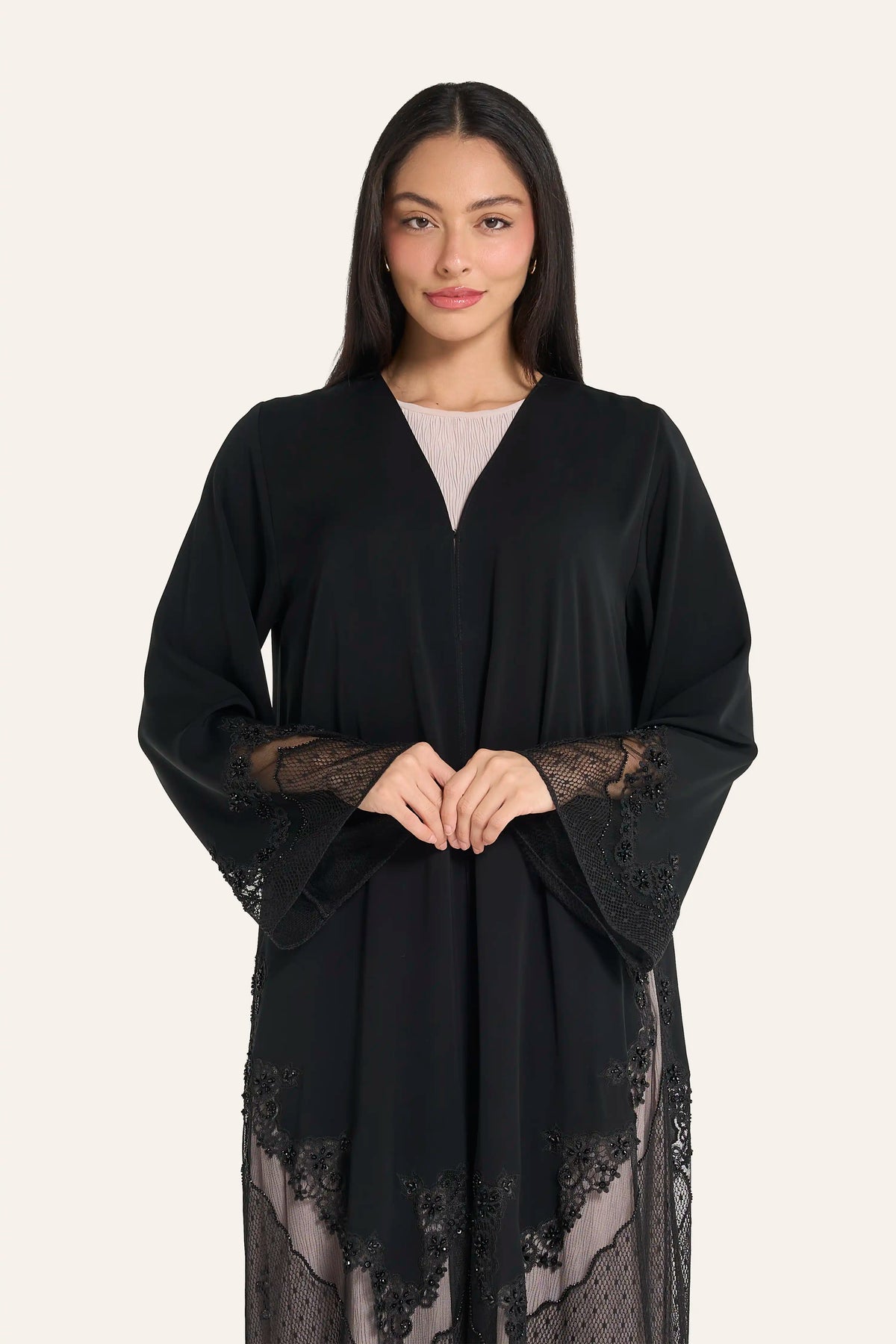 عباية لوزان نيدا وتول | دانتيل هندسي وخرز كريستالي