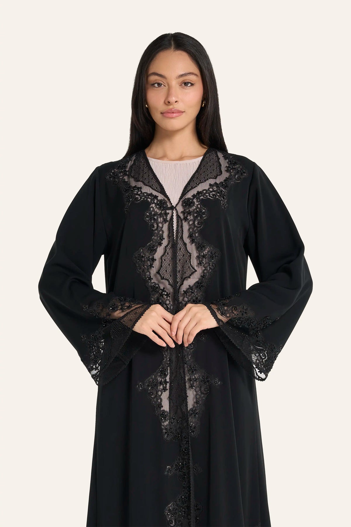 عباية لوزان نيدا وتول | صدرية دانتيل زهرية وحافة مزينة بالكريستال