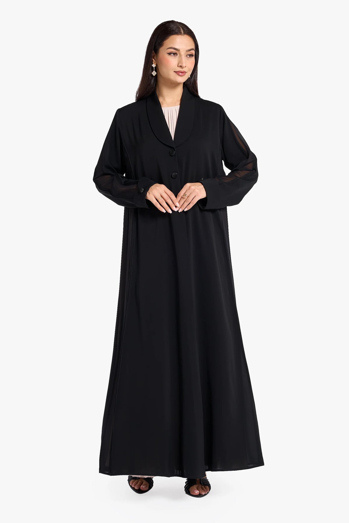 عباية لوزان بياقة شال مصنوعة من قماش النيدا مع جزء شيفون مطوي