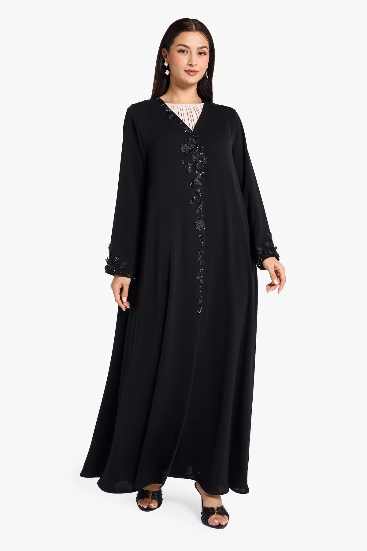 عباية لوزان من قماش النيدا بفتحة رقبة غير متماثلة