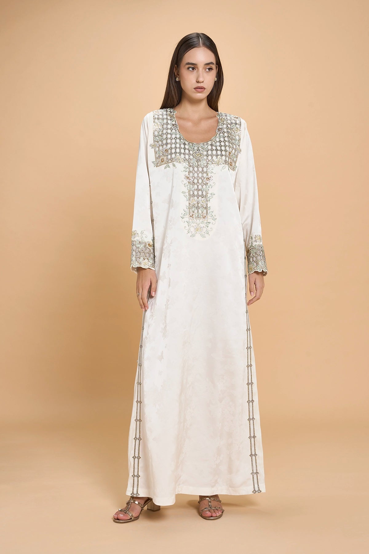 Arabic Style Mukhawar For Your Occasions -White