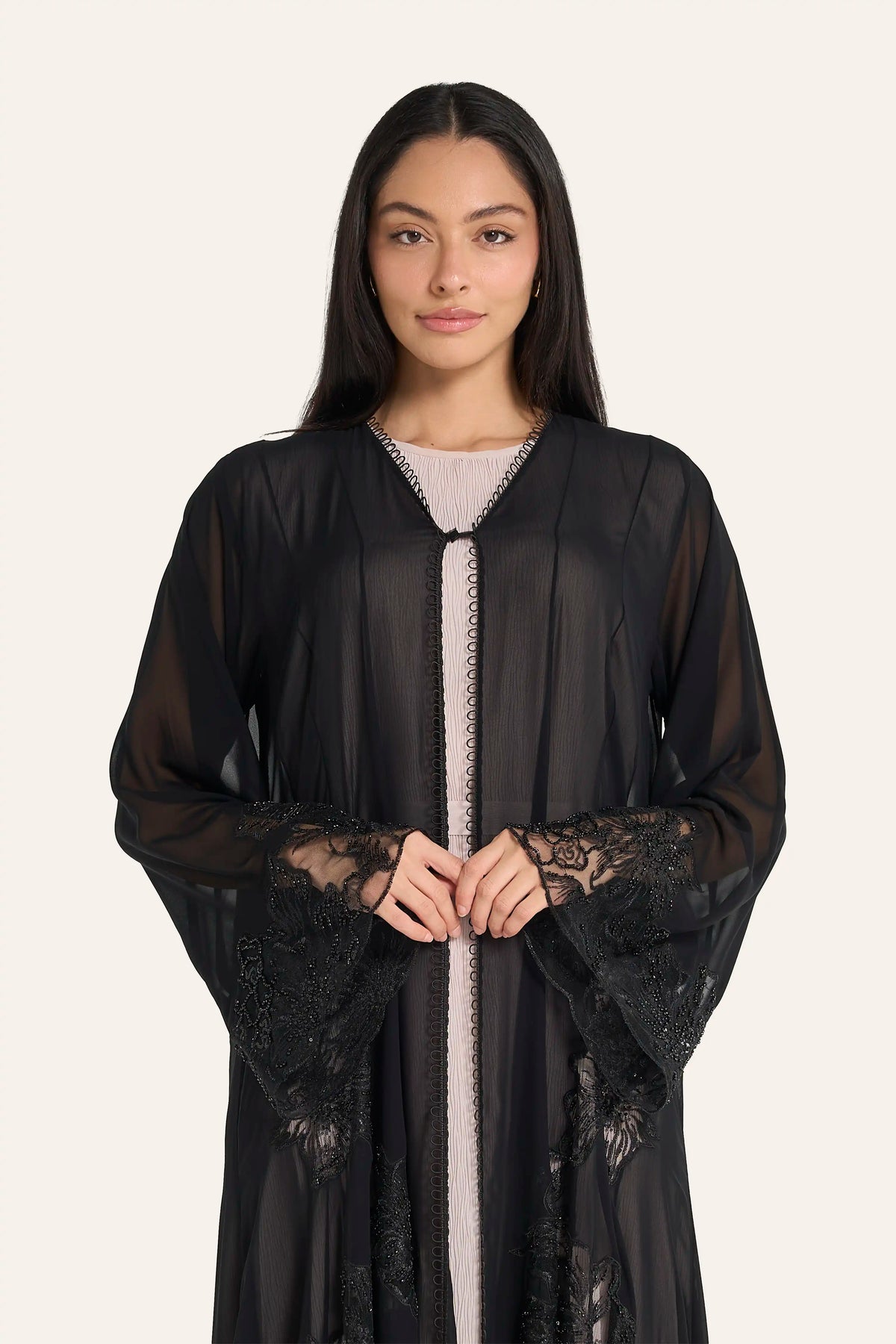 عباية زفاف من الشيفون الأسود من لوزان | تطريز ثلاثي الأبعاد بالكريستال الزهري