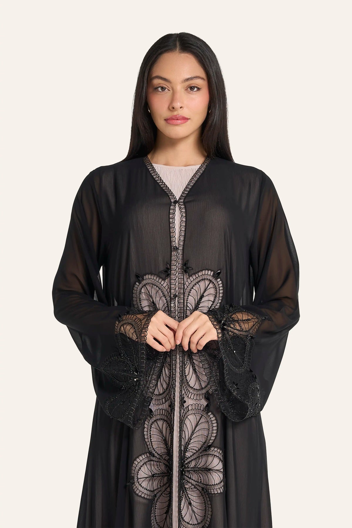 عباية زفاف من الشيفون الأسود من لوزان | تطريز ثلاثي الأبعاد بالكريستال الزهري