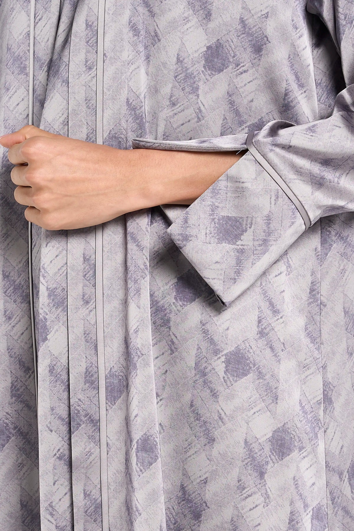Ousha Pleated Satin Abaya - Mauve - Image 5