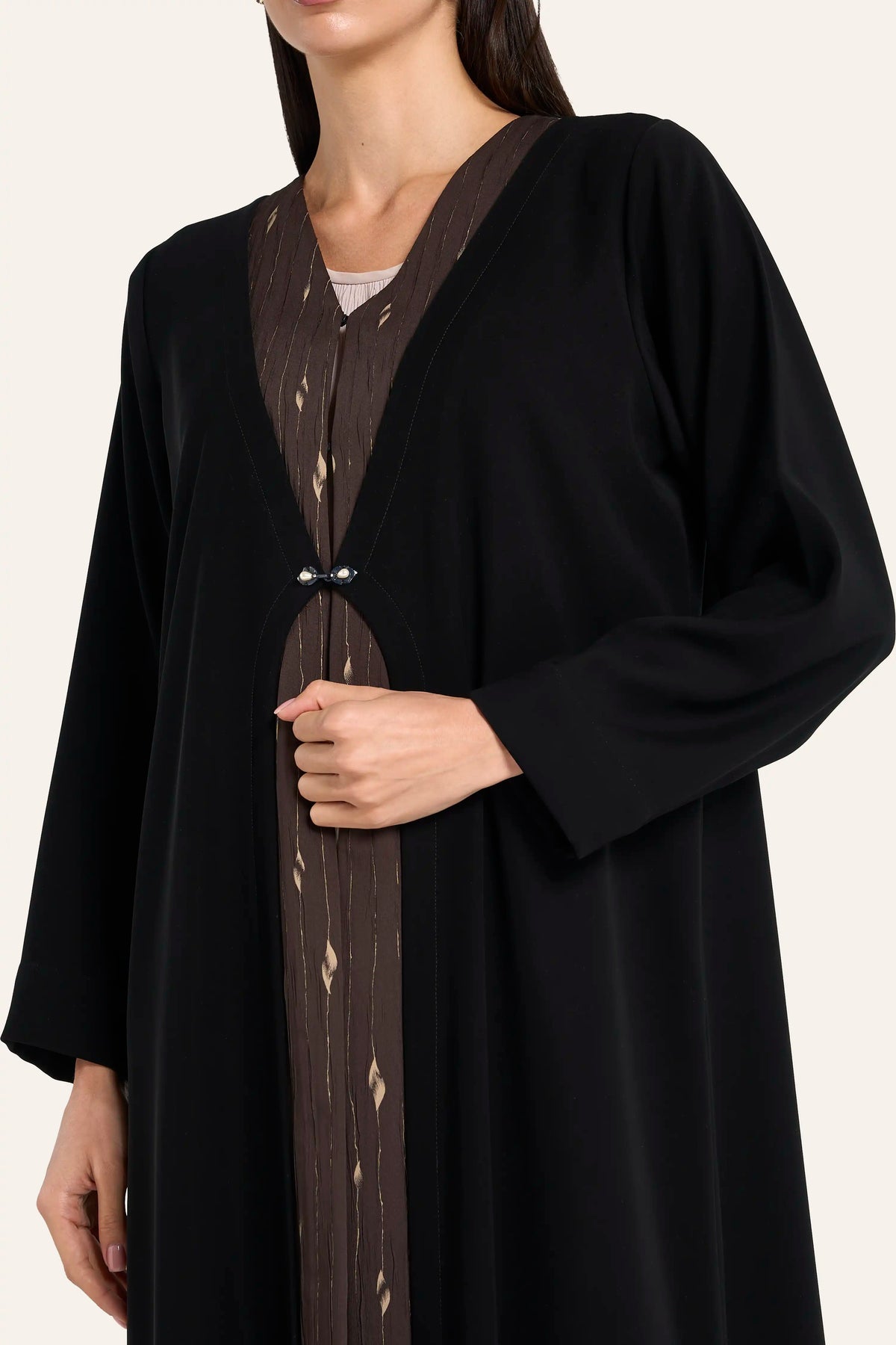 Ousha Metal Trim Crepe Abaya - Black - Image 5