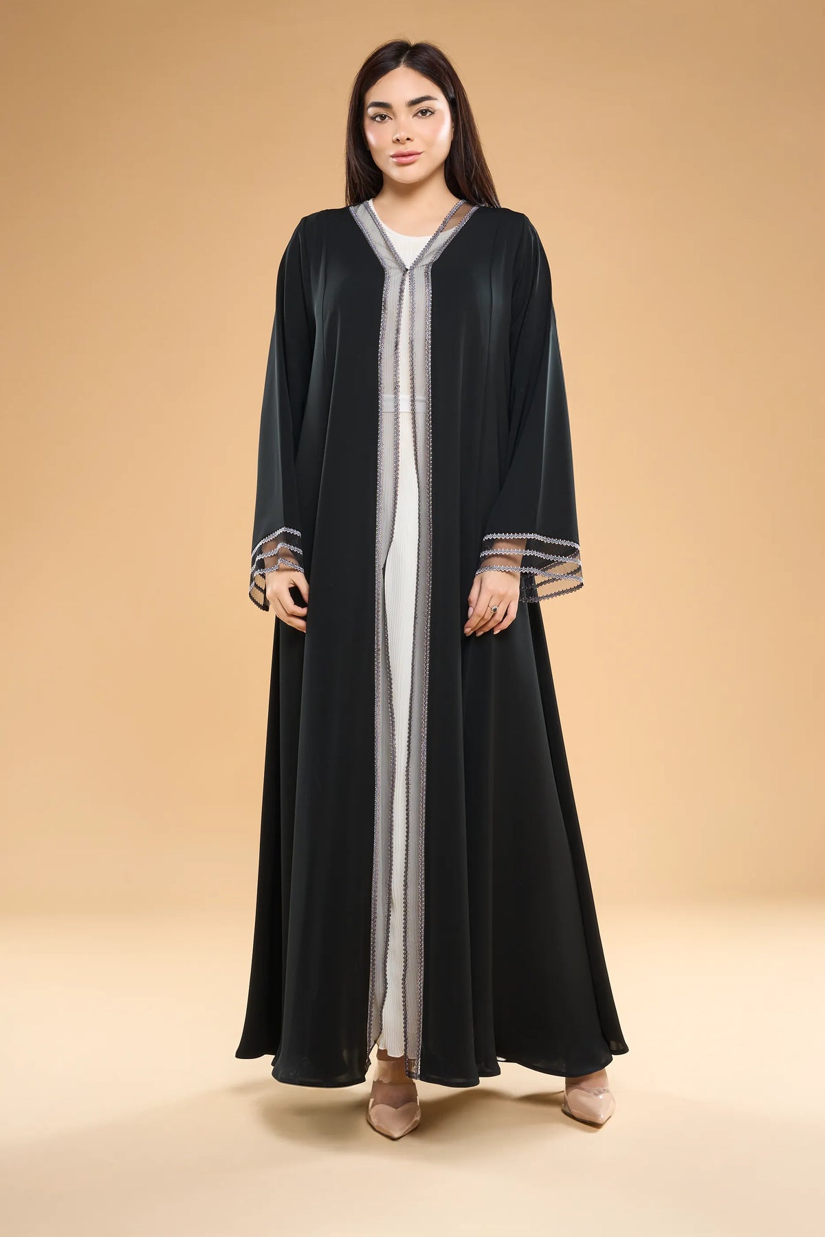 عباية أوشا ذات الألواح الدانتيلية